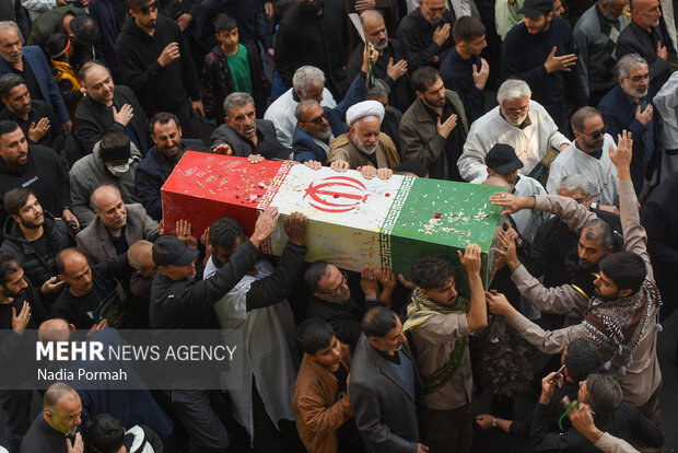 تشییع پیکر مطهر ۱۰ شهید گمنام در کرج