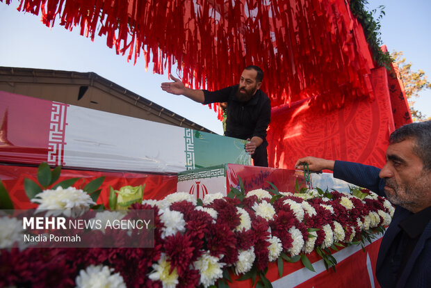 تشییع پیکر مطهر ۱۰ شهید گمنام در کرج