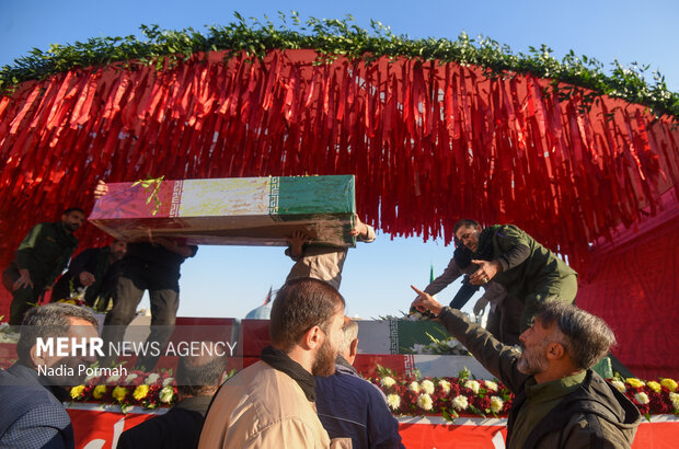 تشییع پیکر مطهر ۱۰ شهید گمنام در کرج