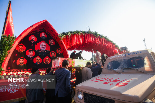 تشییع پیکر مطهر ۱۰ شهید گمنام در کرج