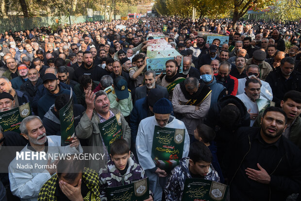 تشییع پیکر مطهر ۱۰ شهید گمنام در کرج