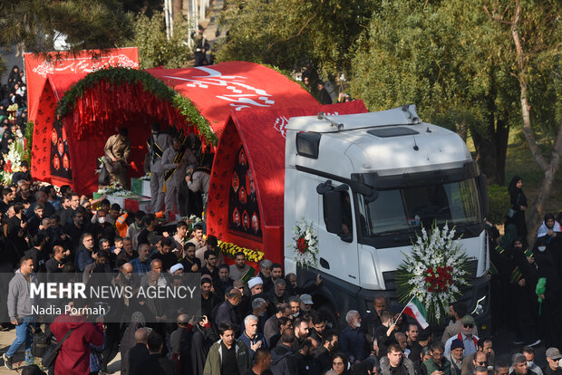تشییع پیکر مطهر ۱۰ شهید گمنام در کرج