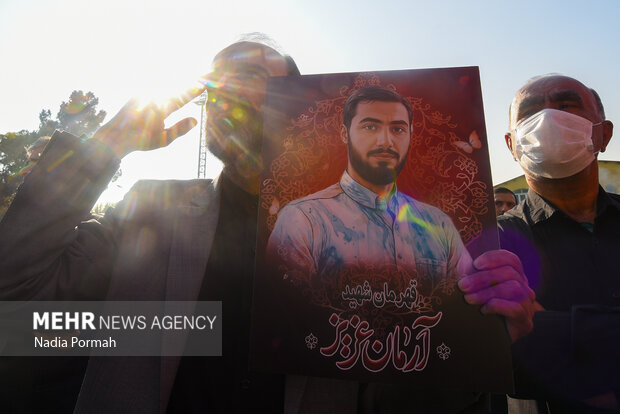 تشییع پیکر مطهر ۱۰ شهید گمنام در کرج