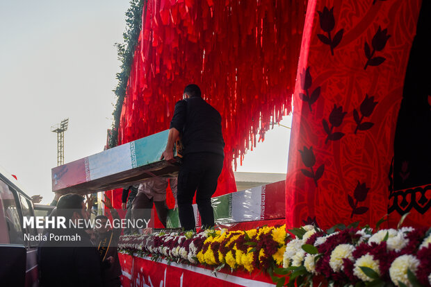 تشییع پیکر مطهر ۱۰ شهید گمنام در کرج