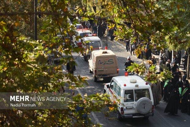 تشییع پیکر مطهر ۱۰ شهید گمنام در کرج