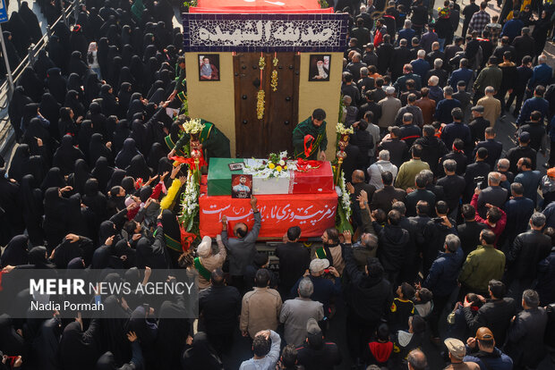 تشییع پیکر مطهر ۱۰ شهید گمنام در کرج