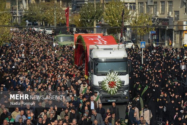 تشییع پیکر مطهر ۱۰ شهید گمنام در کرج