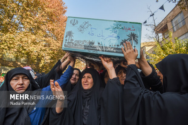 تشییع پیکر مطهر ۱۰ شهید گمنام در کرج