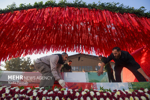 تشییع پیکر مطهر ۱۰ شهید گمنام در کرج