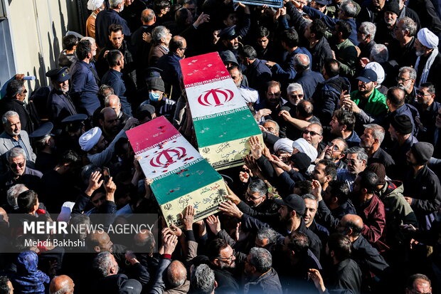 تشییع 7 شهید گمنام در شهر مقدس قم