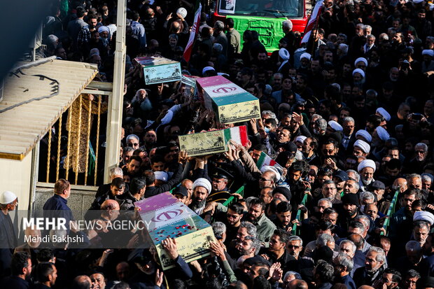 تشییع 7 شهید گمنام در شهر مقدس قم