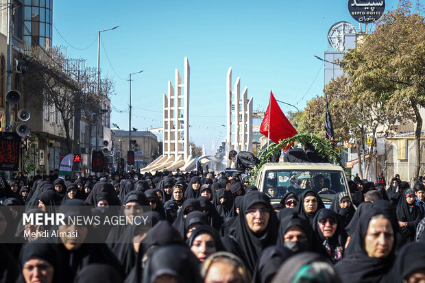 آیین تشییع ۲ شهید گمنام در شهر زنجان