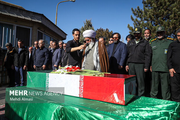 آیین تشییع ۲ شهید گمنام در شهر زنجان