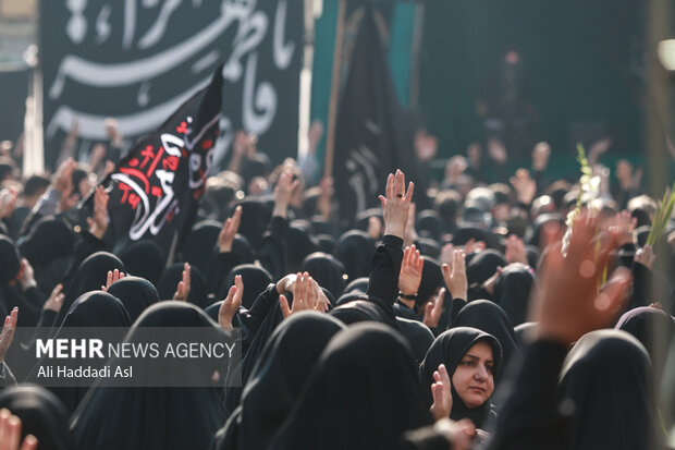 مراسم عزاداری شهادت حضرت زهرا (س) در میدان جهاد