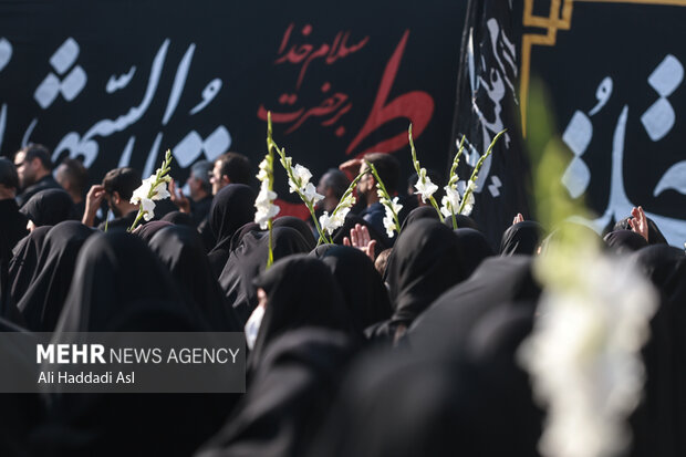 مراسم عزاداری شهادت حضرت زهرا (س) در میدان جهاد