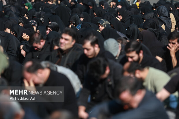 مراسم عزاداری شهادت حضرت زهرا (س) در میدان جهاد