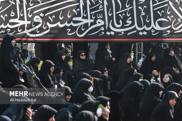 مراسم عزاداری شهادت حضرت زهرا (س) در میدان جهاد