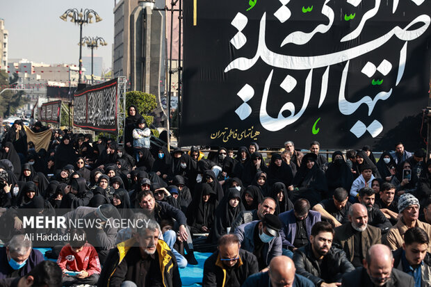 مراسم عزاداری شهادت حضرت زهرا (س) در میدان جهاد