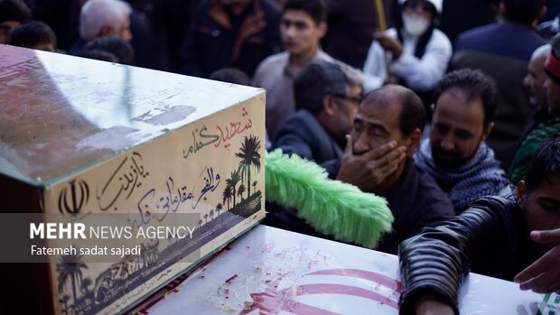 تشییع ٩ شهید گمنام در شهر کرمان