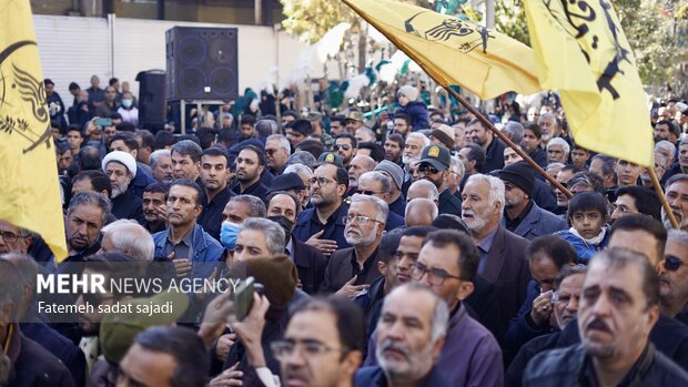 تشییع ٩ شهید گمنام در شهر کرمان