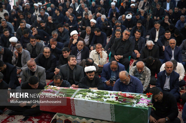 مراسم عزاداری روز شهادت حضرت زهرا (س) با حضور آیت الله حسینی بوشهری نماینده مردم بوشهر در مجلس خبرگان رهبری