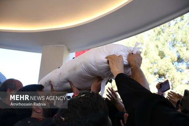 خاکسپاری پیکر پاک شهید گمنام در بیرجند