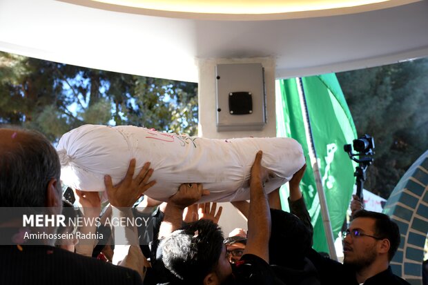 خاکسپاری پیکر پاک شهید گمنام در بیرجند