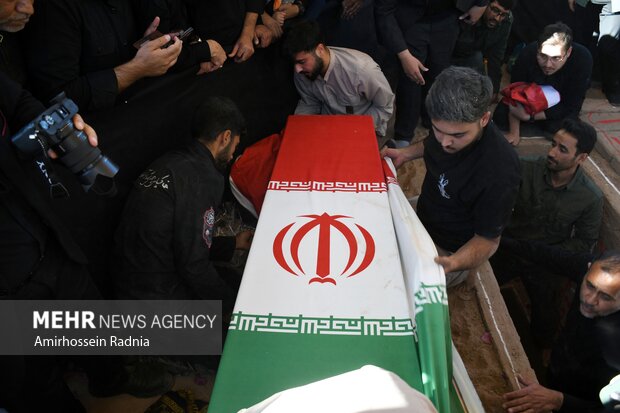 خاکسپاری پیکر پاک شهید گمنام در بیرجند