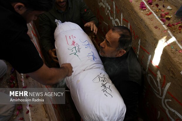 خاکسپاری پیکر پاک شهید گمنام در بیرجند