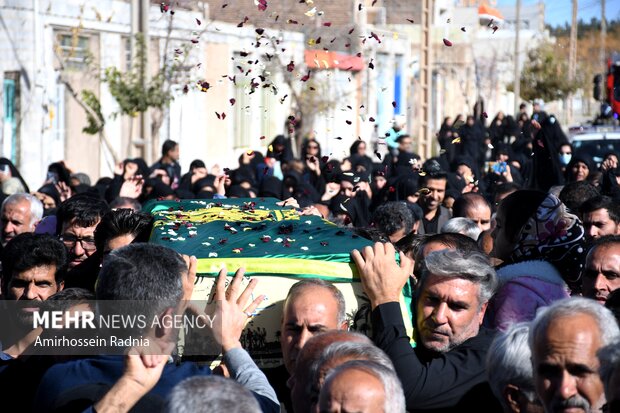 خاکسپاری پیکر پاک شهید گمنام در بیرجند