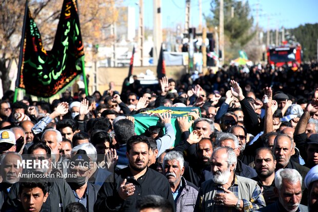 خاکسپاری پیکر پاک شهید گمنام در بیرجند