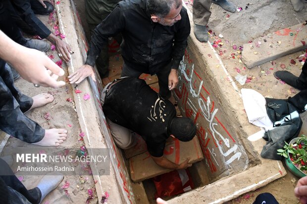 خاکسپاری پیکر پاک شهید گمنام در بیرجند