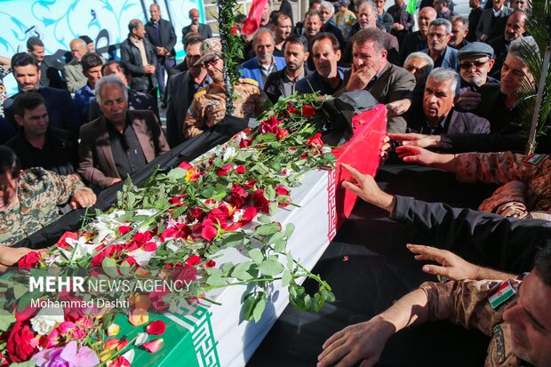 تشییع پیکر شهید گمنام در روستای آق قاسملوی مشگین شهر