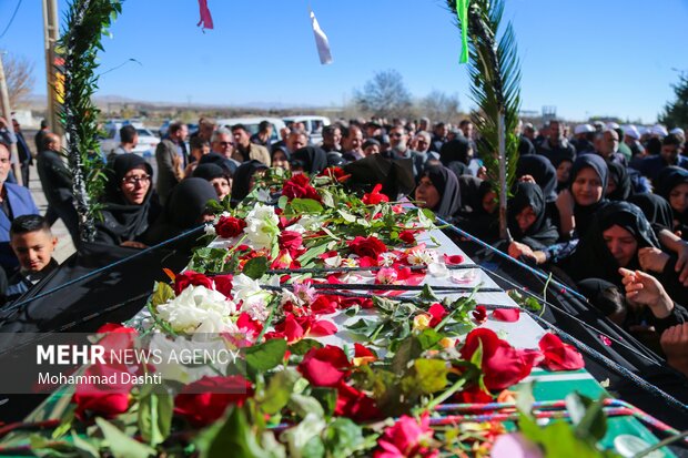 تشییع پیکر شهید گمنام در روستای آق قاسملوی مشگین شهر