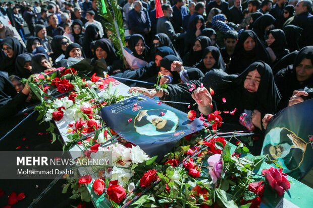 تشییع پیکر شهید گمنام در روستای آق قاسملوی مشگین شهر