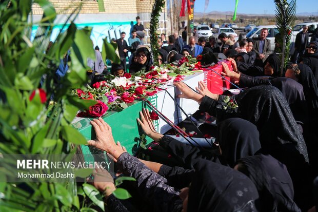 تشییع پیکر شهید گمنام در روستای آق قاسملوی مشگین شهر