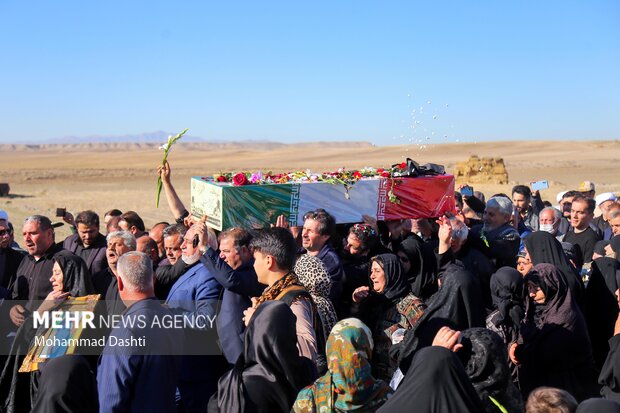 تشییع پیکر شهید گمنام در روستای آق قاسملوی مشگین شهر