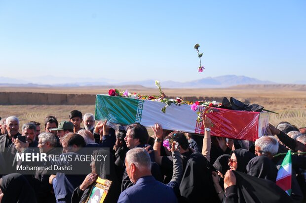 تشییع پیکر شهید گمنام در روستای آق قاسملوی مشگین شهر