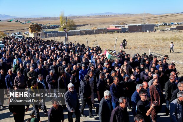 تشییع پیکر شهید گمنام در روستای آق قاسملوی مشگین شهر