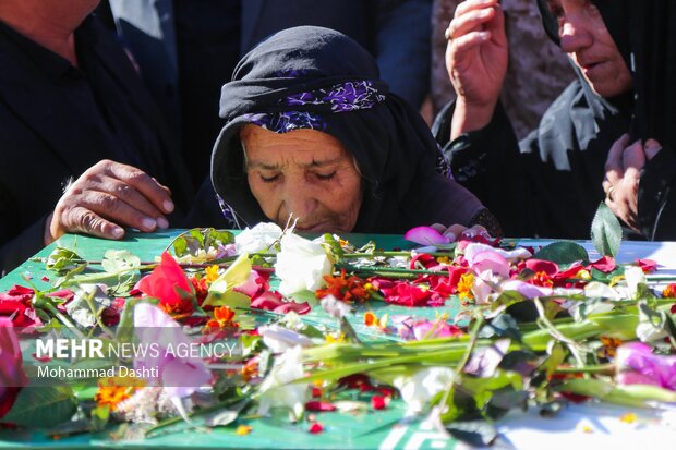 تشییع پیکر شهید گمنام در روستای آق قاسملوی مشگین شهر