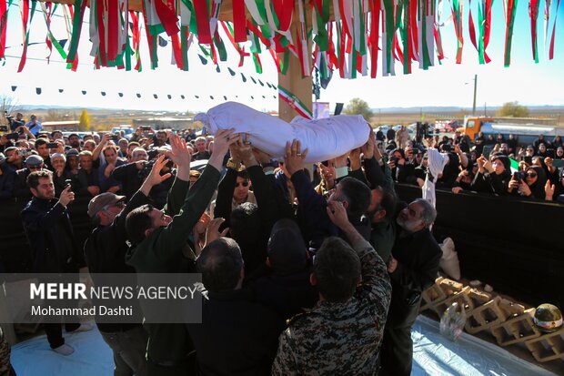 تشییع پیکر شهید گمنام در روستای آق قاسملوی مشگین شهر