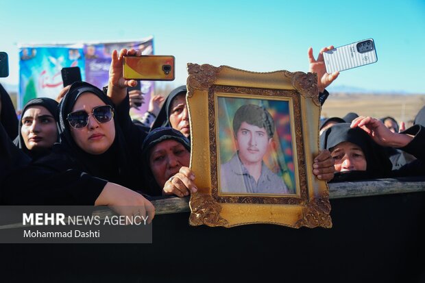 تشییع پیکر شهید گمنام در روستای آق قاسملوی مشگین شهر