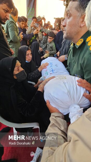 شهید گمنام در روستای سرمستان خاکسپاری شد