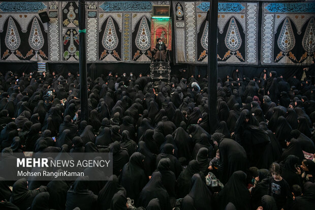 مراسم عزاداری روز شهادت حضرت زهرا (س) در حسینیه سادات اخوی