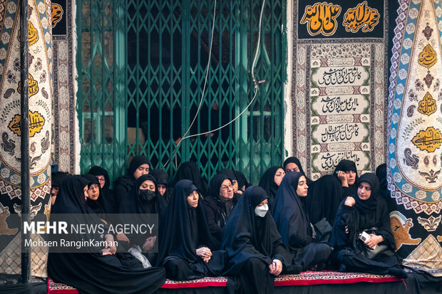 مراسم عزاداری روز شهادت حضرت زهرا (س) در حسینیه سادات اخوی