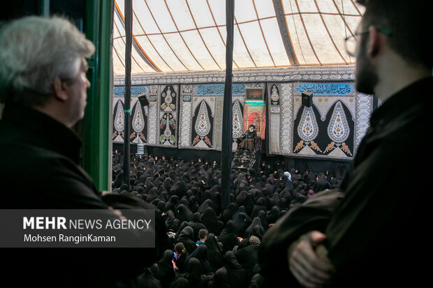 مراسم عزاداری روز شهادت حضرت زهرا (س) در حسینیه سادات اخوی