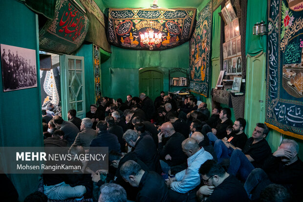 مراسم عزاداری روز شهادت حضرت زهرا (س) در حسینیه سادات اخوی