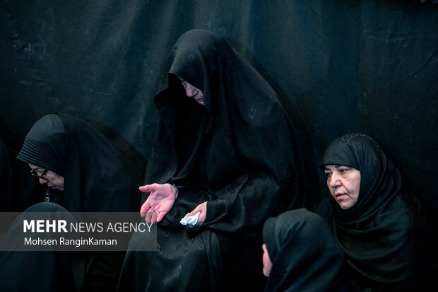 مراسم عزاداری روز شهادت حضرت زهرا (س) در حسینیه سادات اخوی