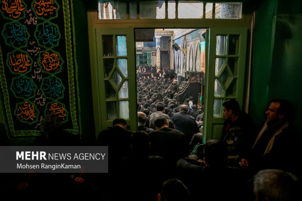 مراسم عزاداری روز شهادت حضرت زهرا (س) در حسینیه سادات اخوی