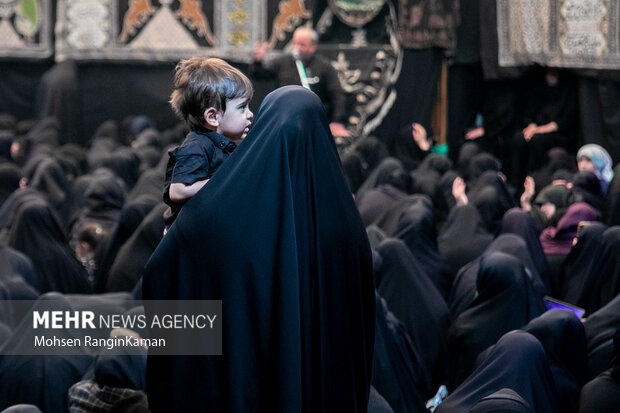 مراسم عزاداری روز شهادت حضرت زهرا (س) در حسینیه سادات اخوی